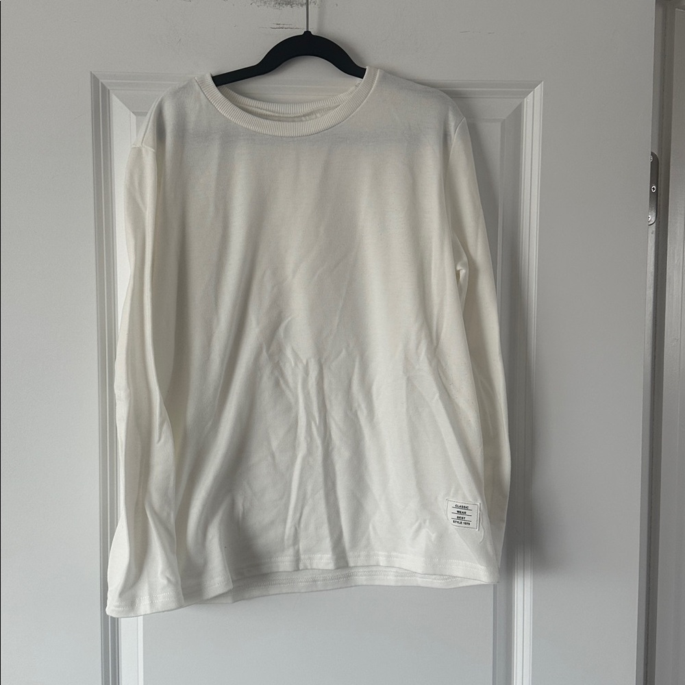📌 3 for $20📌Classic white  Sweatshirt size 11-12Y